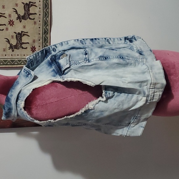 Torrid Size 2 (2X) Jean Vest Jacket Stone Wash Distressed - Picture 3 of 6